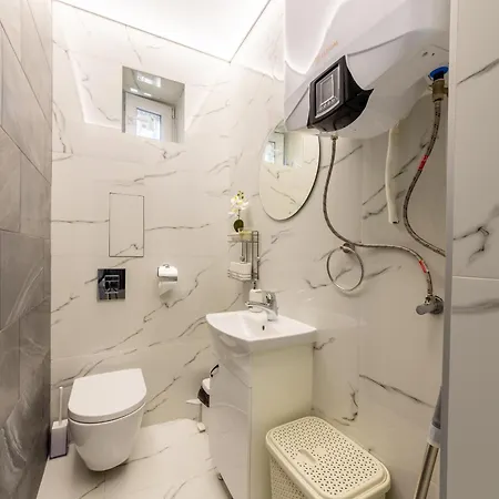 Modern Near Sea Garden Apartment Warna