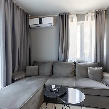 Modern Near Sea Garden Apartment *