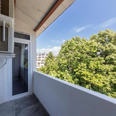 Modern Near Sea Garden Apartment *